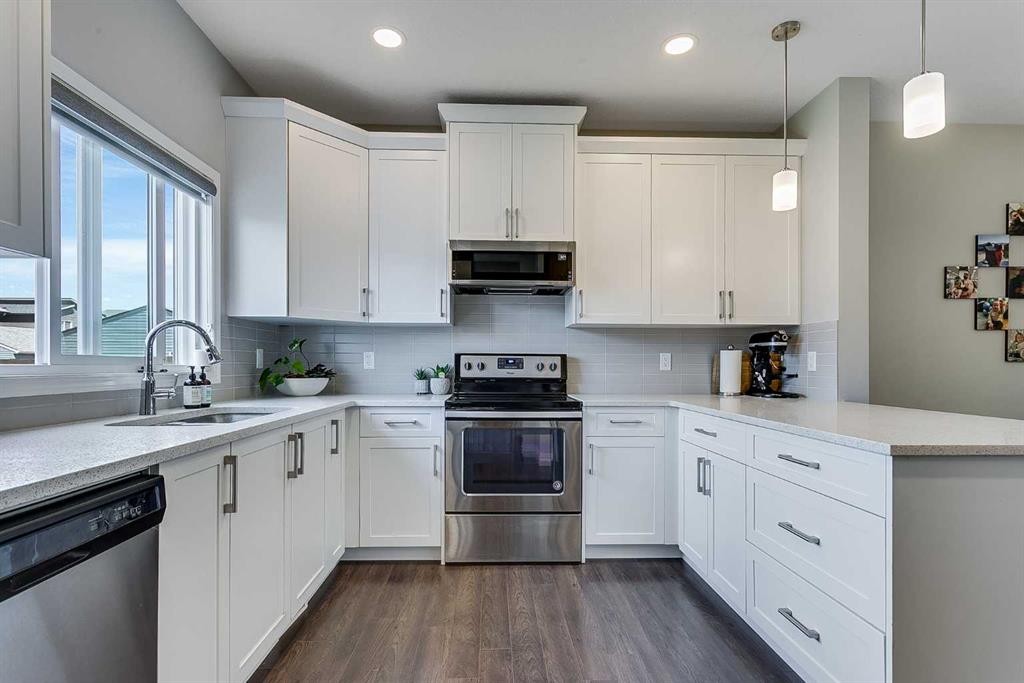 254 Walgrove Terrace Se, Calgary, AB - Indoor Photo Showing Kitchen With Upgraded Kitchen