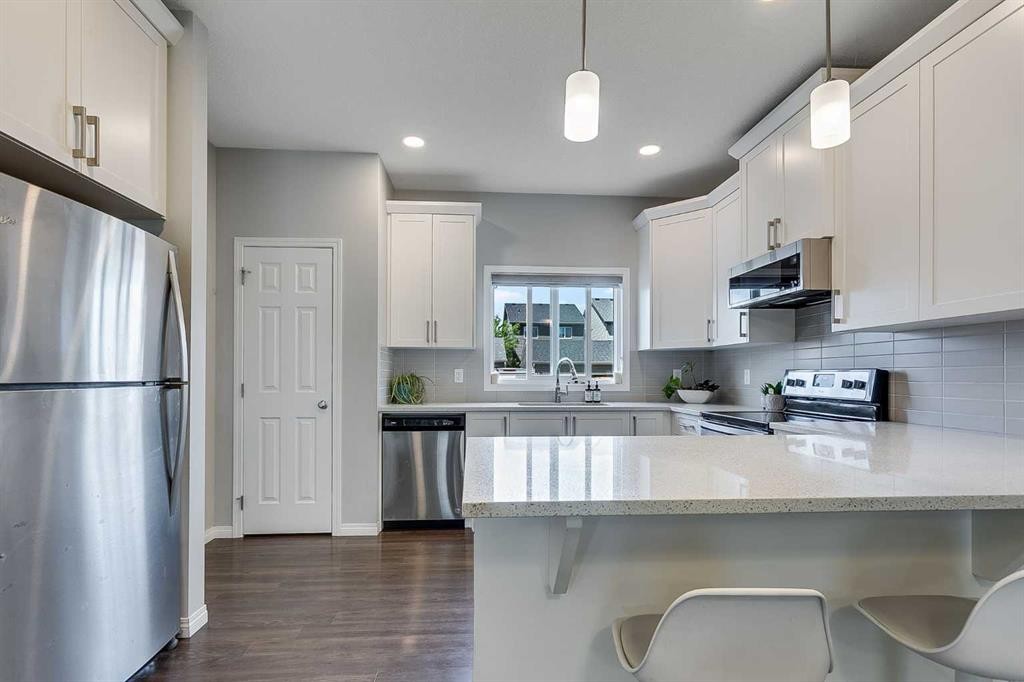 254 Walgrove Terrace Se, Calgary, AB - Indoor Photo Showing Kitchen With Upgraded Kitchen