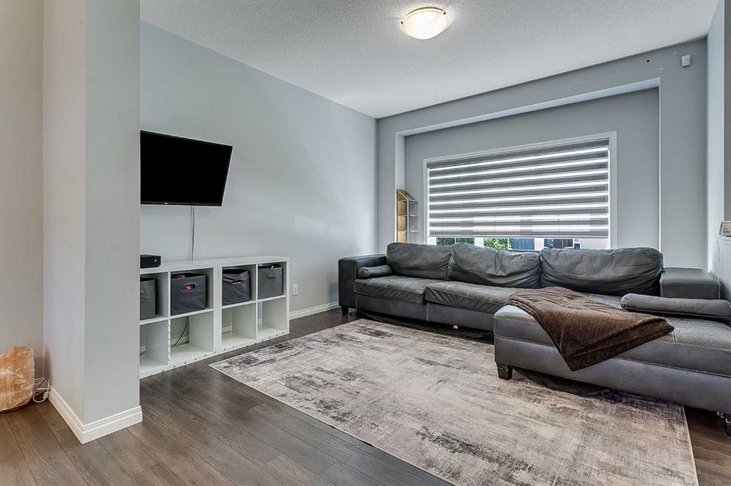 254 Walgrove Terrace Se, Calgary, AB - Indoor Photo Showing Living Room