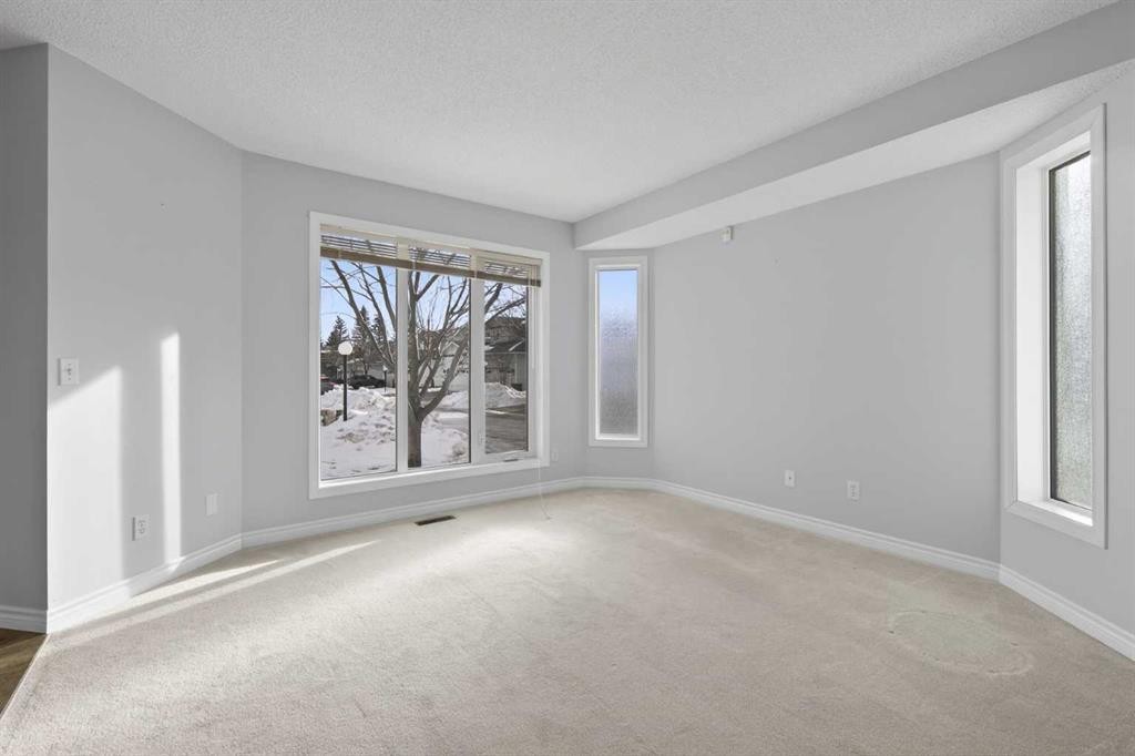 88 Scenic Gardens Nw, Calgary, AB - Indoor Photo Showing Other Room