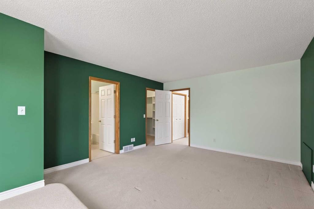 88 Scenic Gardens Nw, Calgary, AB - Indoor Photo Showing Bedroom