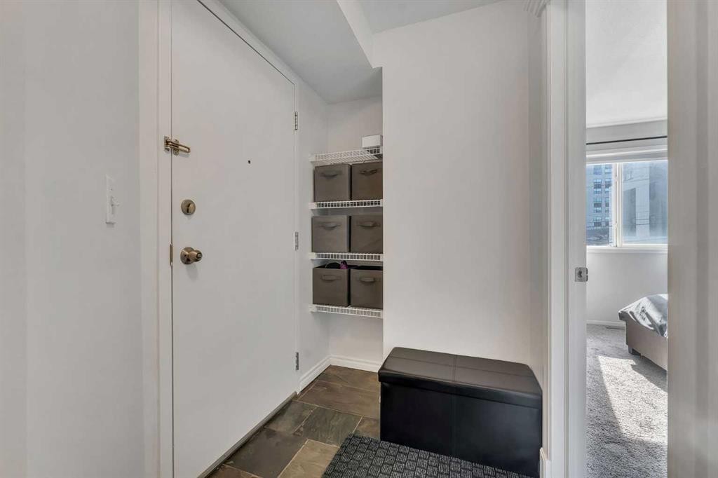 201-215 17 Avenue Ne, Calgary, AB - Indoor Photo Showing Other Room