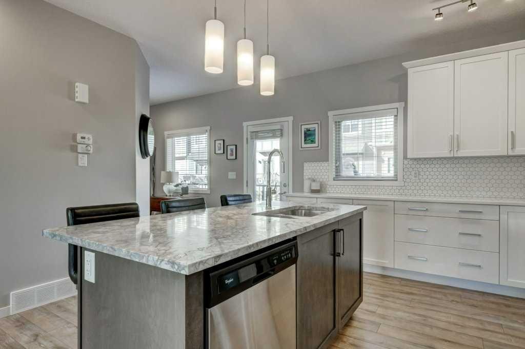 444 Legacy Point Se, Calgary, AB - Indoor Photo Showing Kitchen With Upgraded Kitchen