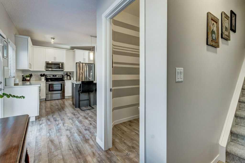 444 Legacy Point Se, Calgary, AB - Indoor Photo Showing Kitchen