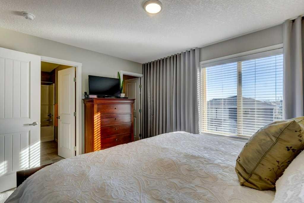 444 Legacy Point Se, Calgary, AB - Indoor Photo Showing Bedroom