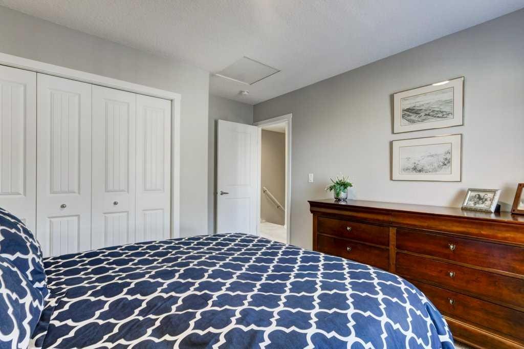 444 Legacy Point Se, Calgary, AB - Indoor Photo Showing Bedroom