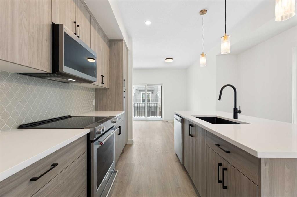 116-2231 81St Street Sw, Calgary, AB - Indoor Photo Showing Kitchen With Upgraded Kitchen