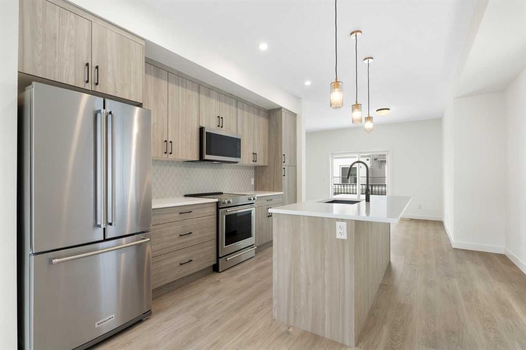 116-2231 81St Street Sw, Calgary, AB - Indoor Photo Showing Kitchen With Upgraded Kitchen