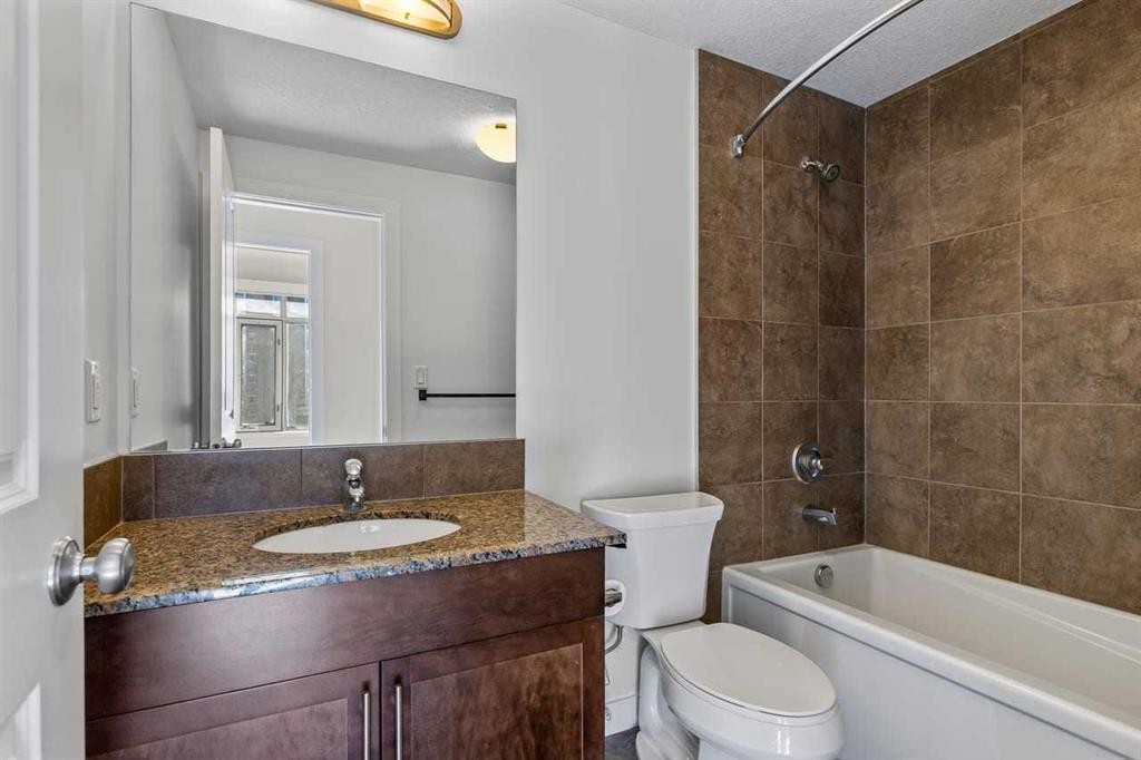 310-16 Varsity Estates Circle Nw, Calgary, AB - Indoor Photo Showing Bathroom