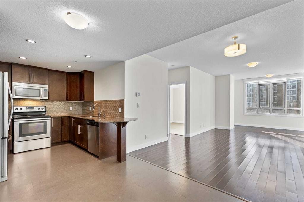 310-16 Varsity Estates Circle Nw, Calgary, AB - Indoor Photo Showing Kitchen With Stainless Steel Kitchen