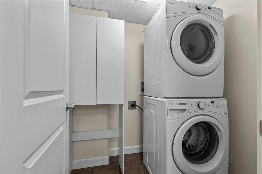 310-16 Varsity Estates Circle Nw, Calgary, AB - Indoor Photo Showing Laundry Room