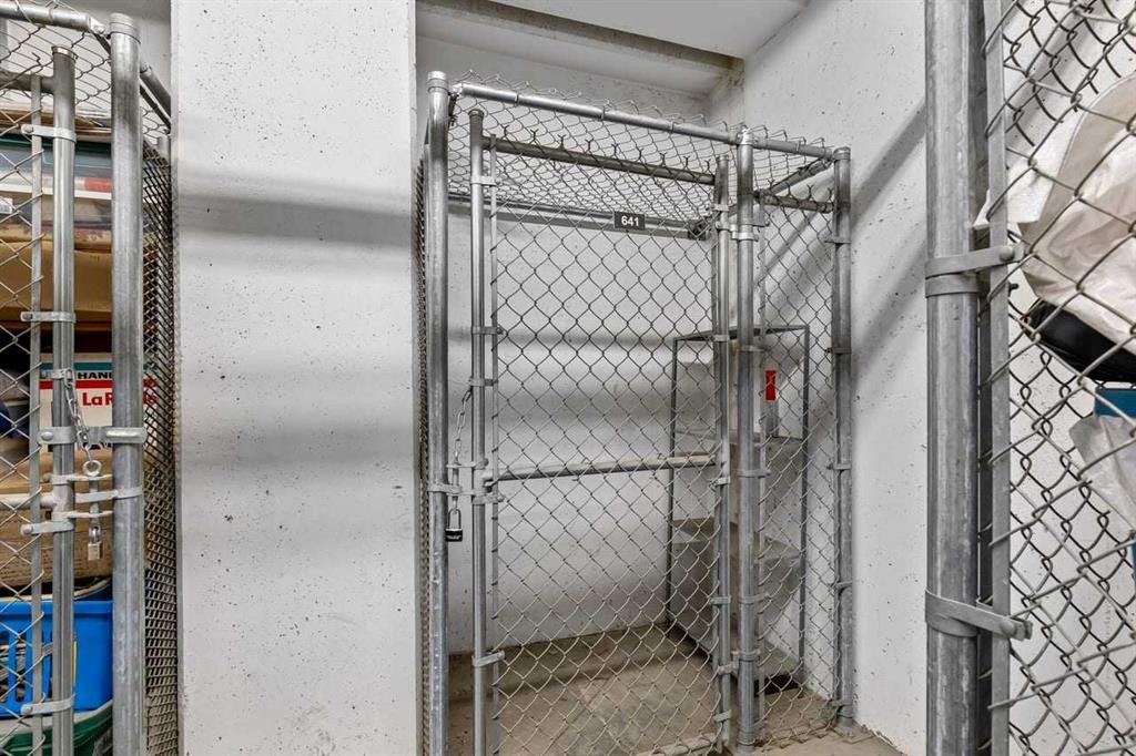 310-16 Varsity Estates Circle Nw, Calgary, AB - Indoor