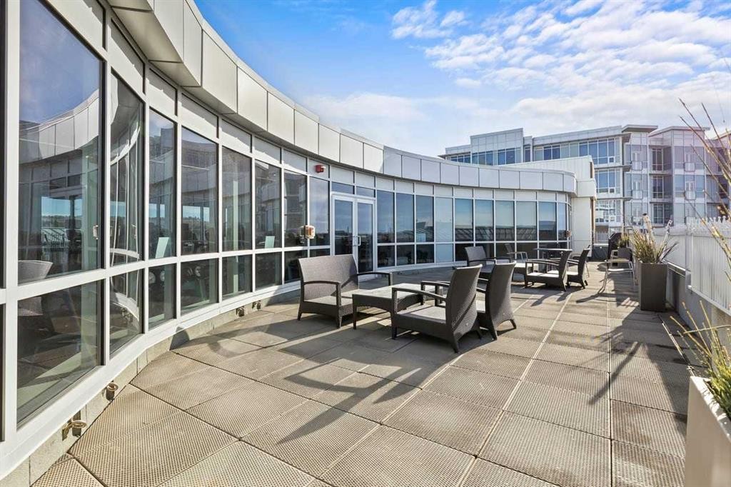 310-16 Varsity Estates Circle Nw, Calgary, AB - Outdoor