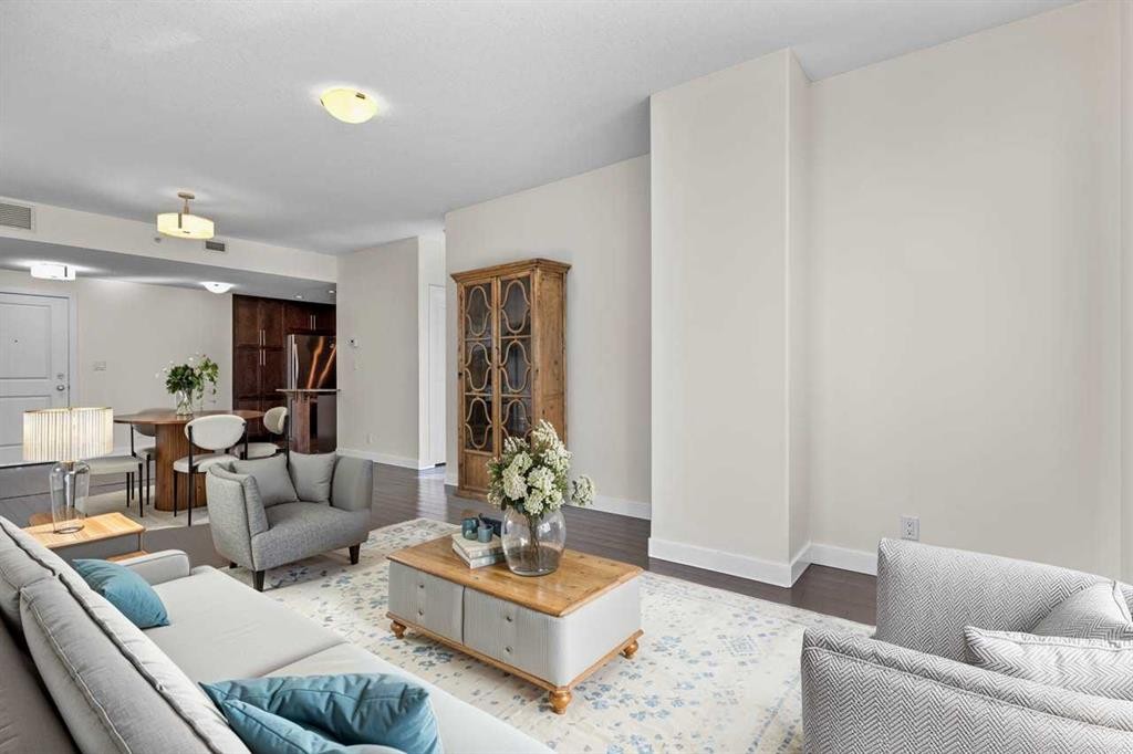 310-16 Varsity Estates Circle Nw, Calgary, AB - Indoor Photo Showing Living Room