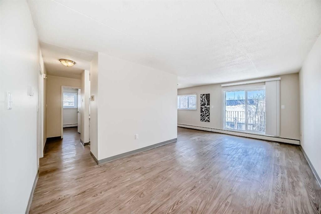 402-319 2 Avenue, Strathmore, AB - Indoor Photo Showing Other Room