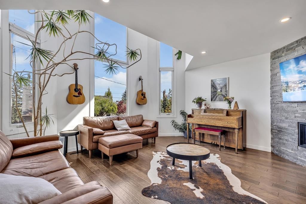 2033 21 Avenue Sw, Calgary, AB - Indoor Photo Showing Living Room With Fireplace