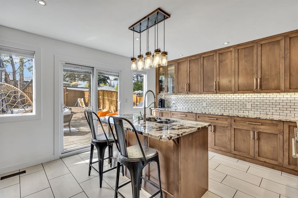 2033 21 Avenue Sw, Calgary, AB - Indoor Photo Showing Other Room