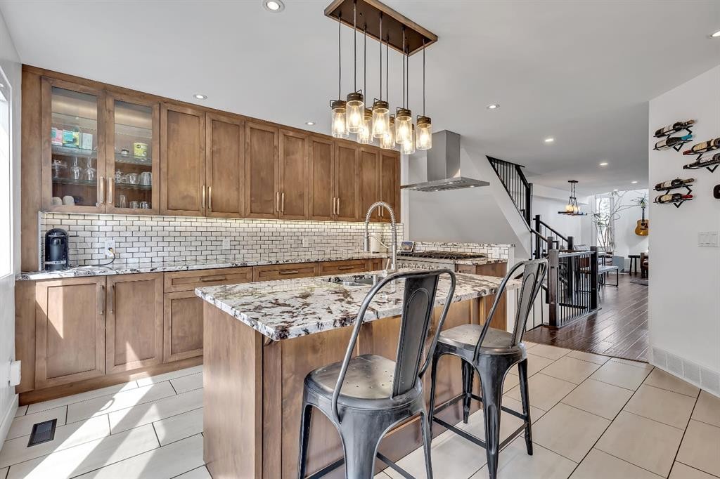 2033 21 Avenue Sw, Calgary, AB - Indoor