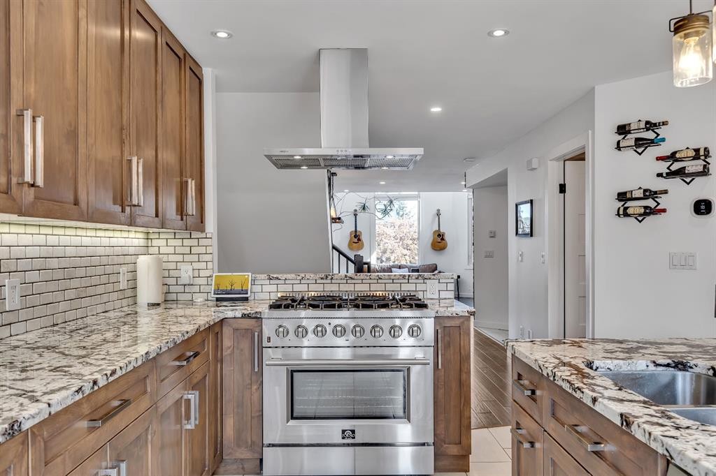 2033 21 Avenue Sw, Calgary, AB - Indoor Photo Showing Kitchen With Double Sink With Upgraded Kitchen