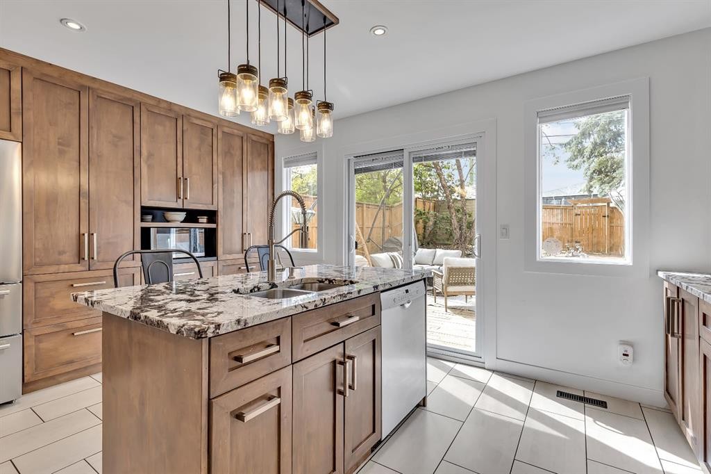 2033 21 Avenue Sw, Calgary, AB - Indoor Photo Showing Kitchen With Double Sink With Upgraded Kitchen