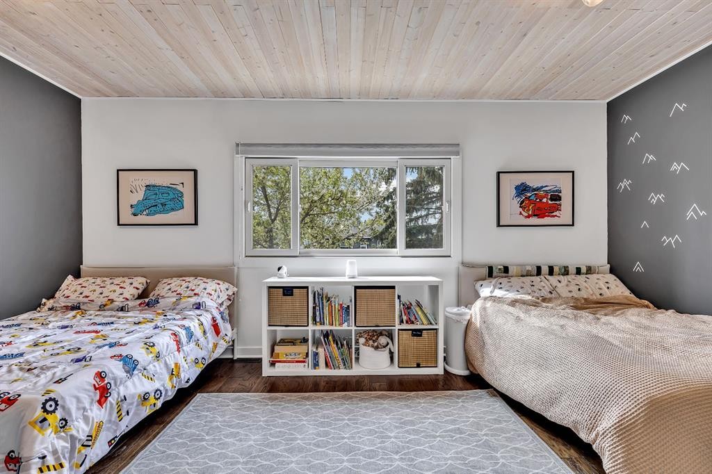2033 21 Avenue Sw, Calgary, AB - Indoor Photo Showing Bedroom