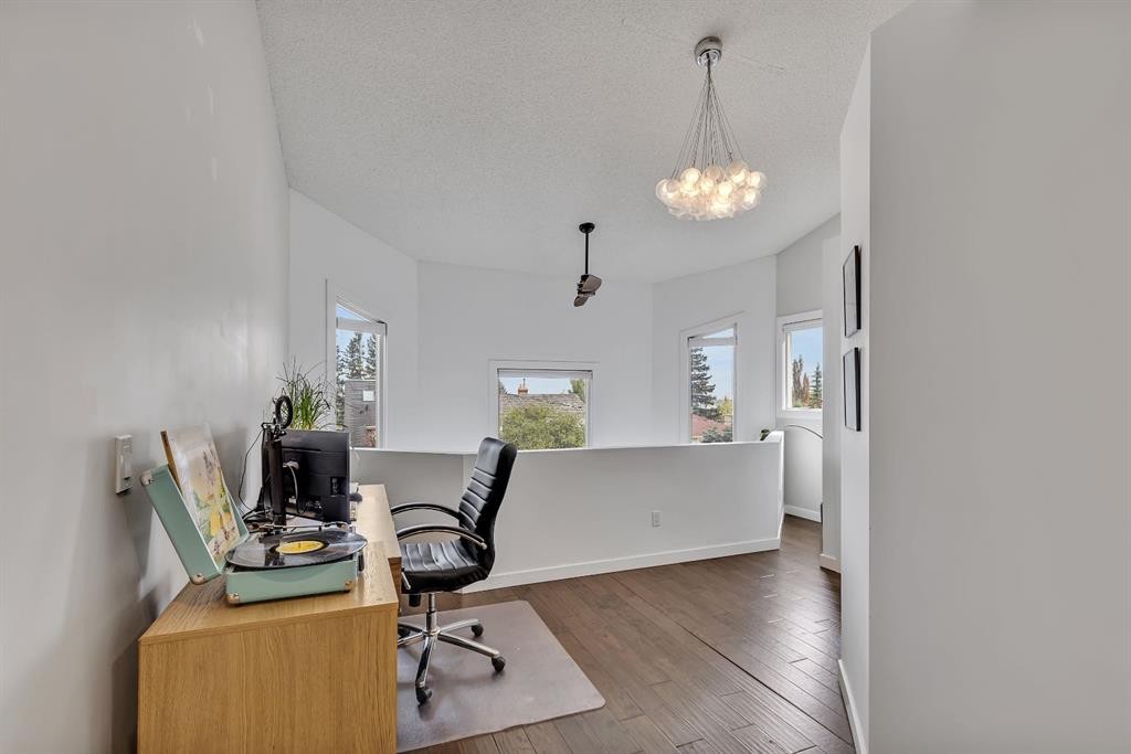 2033 21 Avenue Sw, Calgary, AB - Indoor Photo Showing Office