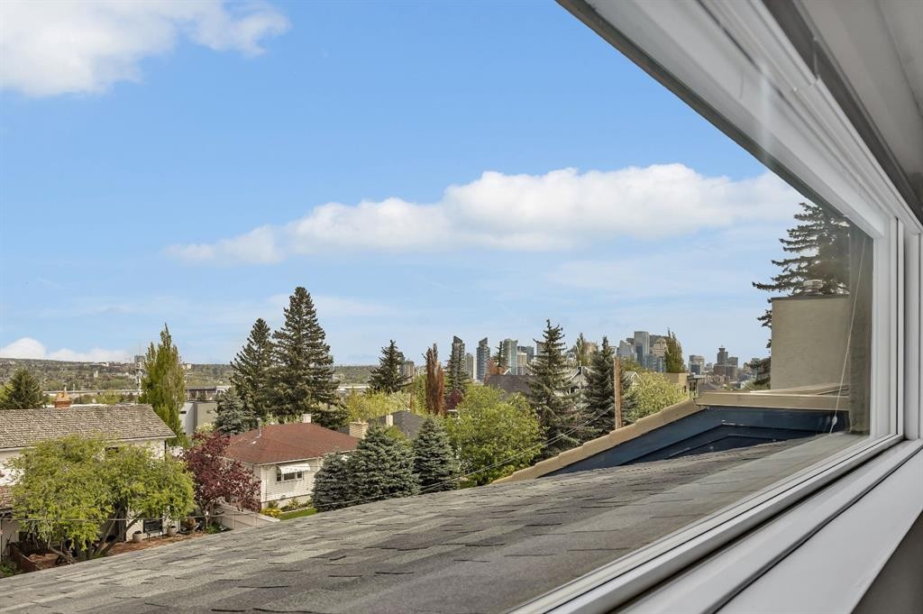 2033 21 Avenue Sw, Calgary, AB - Outdoor With View