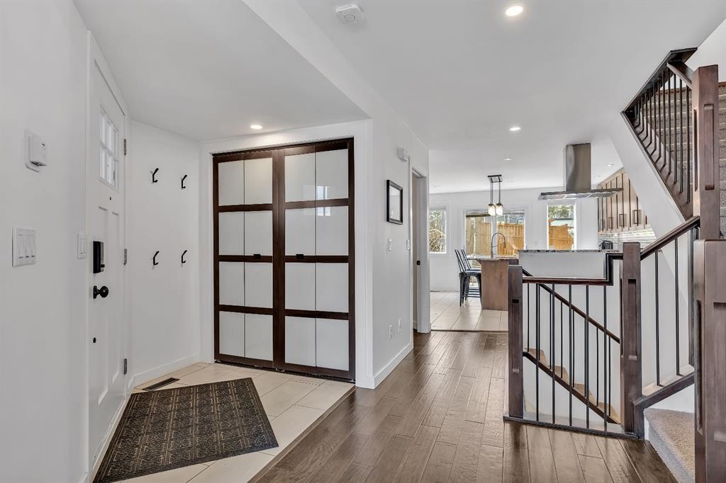 2033 21 Avenue Sw, Calgary, AB - Indoor Photo Showing Other Room