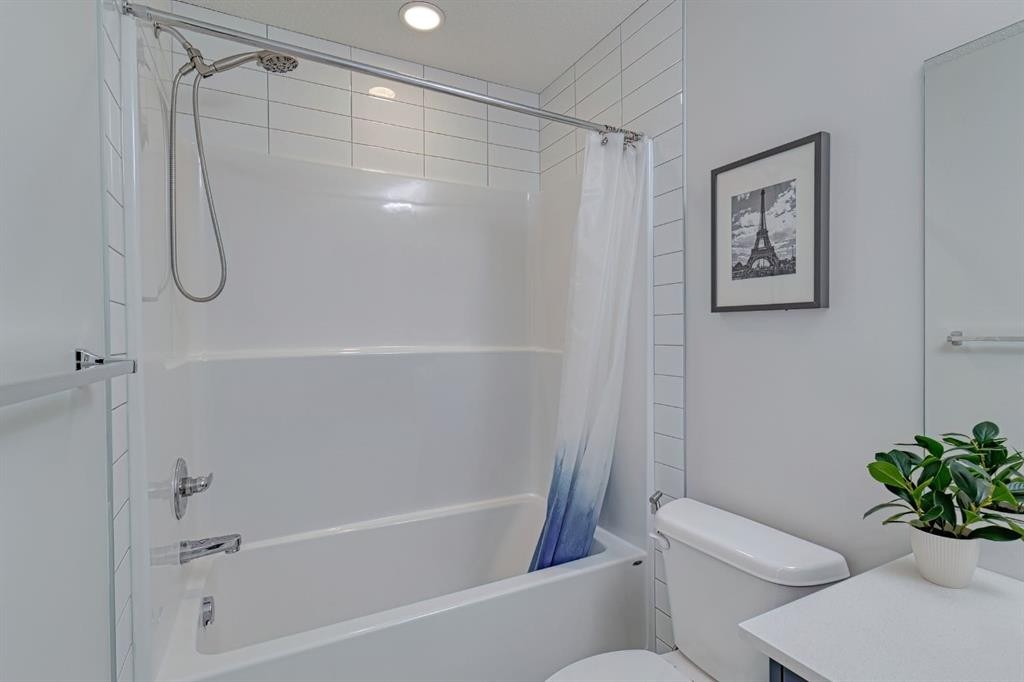132 Wolf Willow Boulevard Se, Calgary, AB - Indoor Photo Showing Bathroom