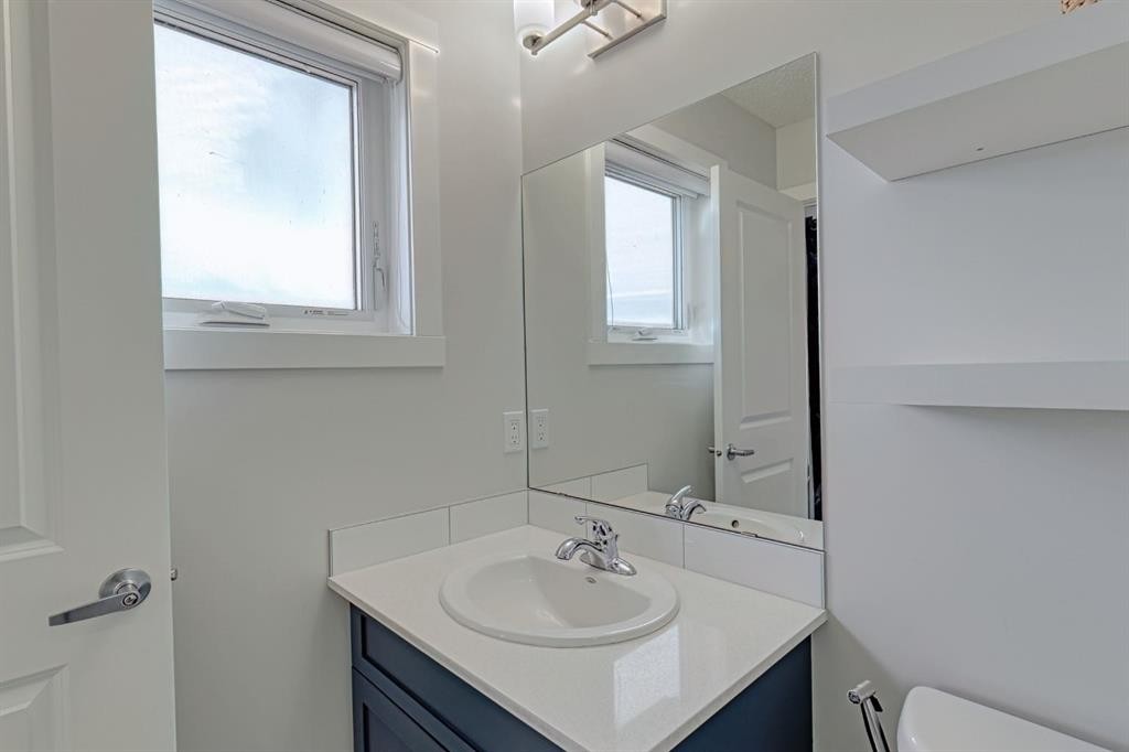 132 Wolf Willow Boulevard Se, Calgary, AB - Indoor Photo Showing Bathroom