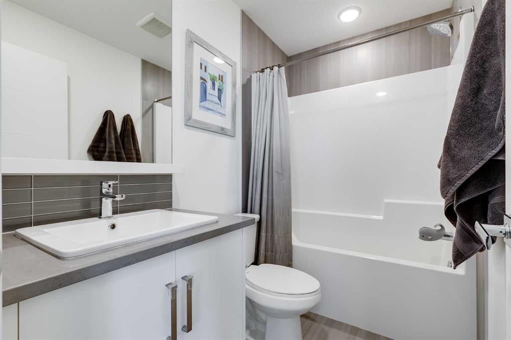 160 Walden Path Se, Calgary, AB - Indoor Photo Showing Bathroom