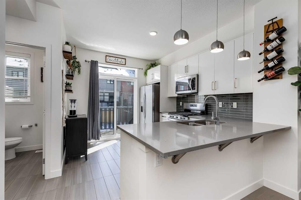 160 Walden Path Se, Calgary, AB - Indoor Photo Showing Kitchen With Double Sink