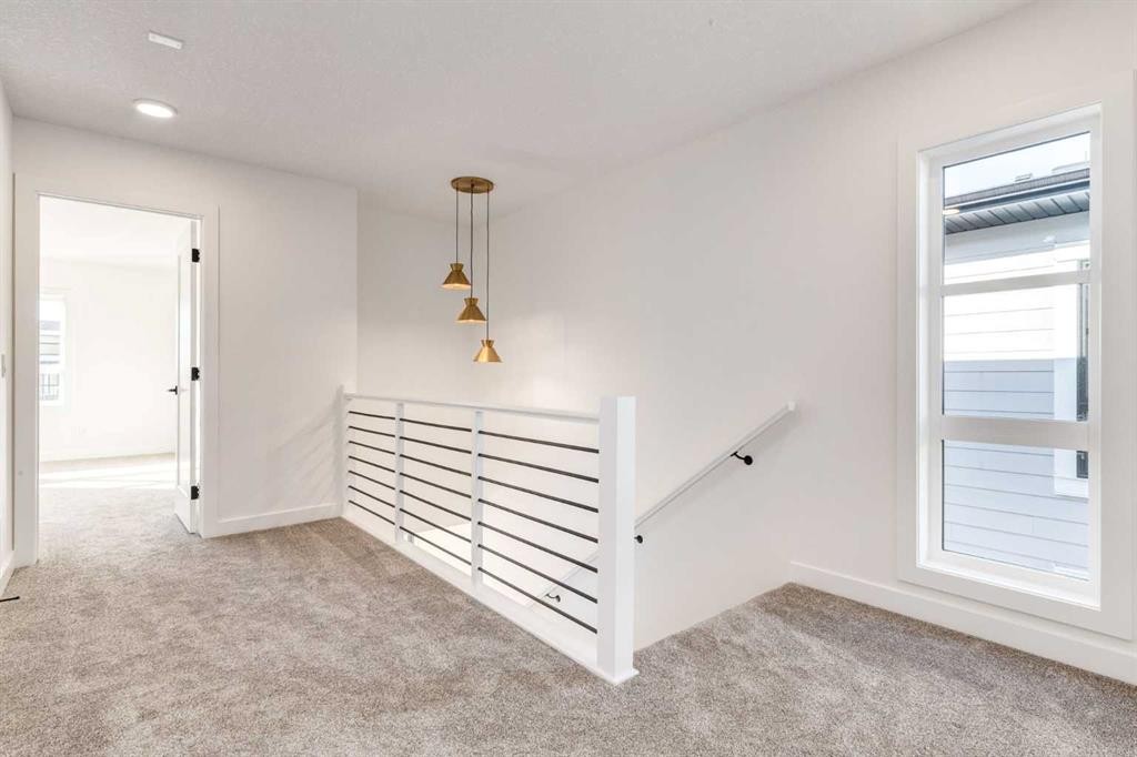 2520 21 Avenue Sw, Calgary, AB - Indoor Photo Showing Other Room