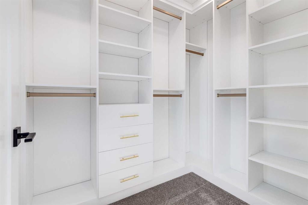 2520 21 Avenue Sw, Calgary, AB - Indoor With Storage