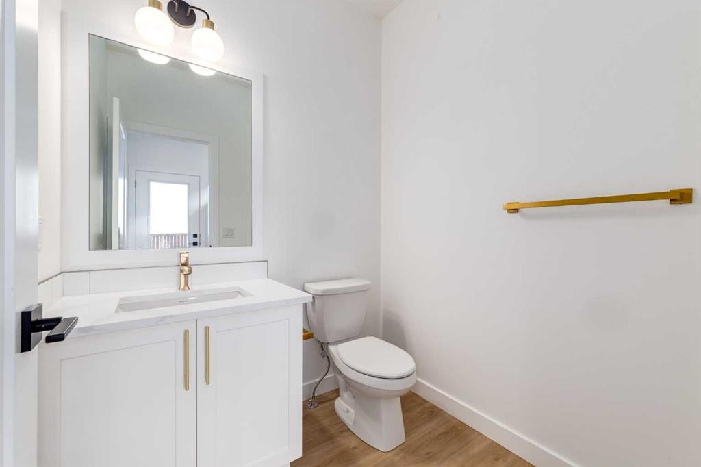 2520 21 Avenue Sw, Calgary, AB - Indoor Photo Showing Bathroom
