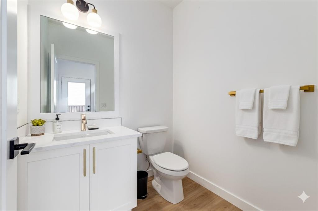 2520 21 Avenue Sw, Calgary, AB - Indoor Photo Showing Bathroom