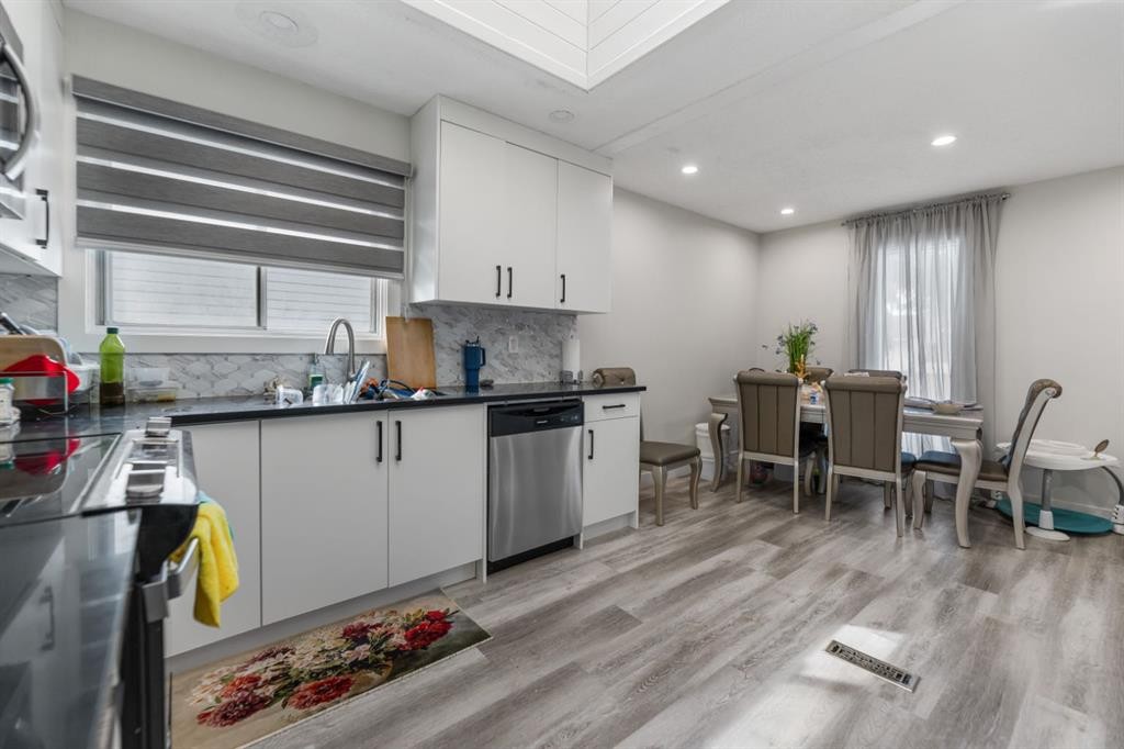 259 Manora Crescent Ne, Calgary, AB - Indoor Photo Showing Kitchen