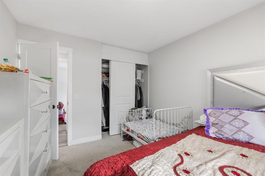 259 Manora Crescent Ne, Calgary, AB - Indoor Photo Showing Bedroom