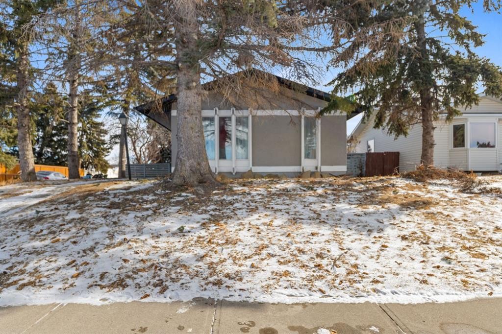 259 Manora Crescent Ne, Calgary, AB - Outdoor