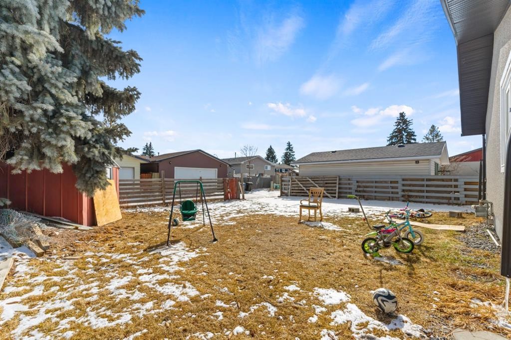 259 Manora Crescent Ne, Calgary, AB - Outdoor