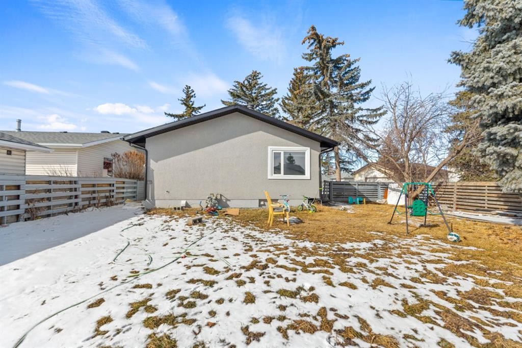 259 Manora Crescent Ne, Calgary, AB - Outdoor