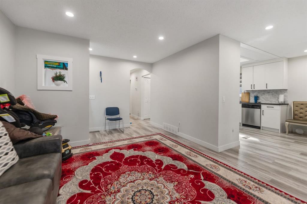 259 Manora Crescent Ne, Calgary, AB - Indoor