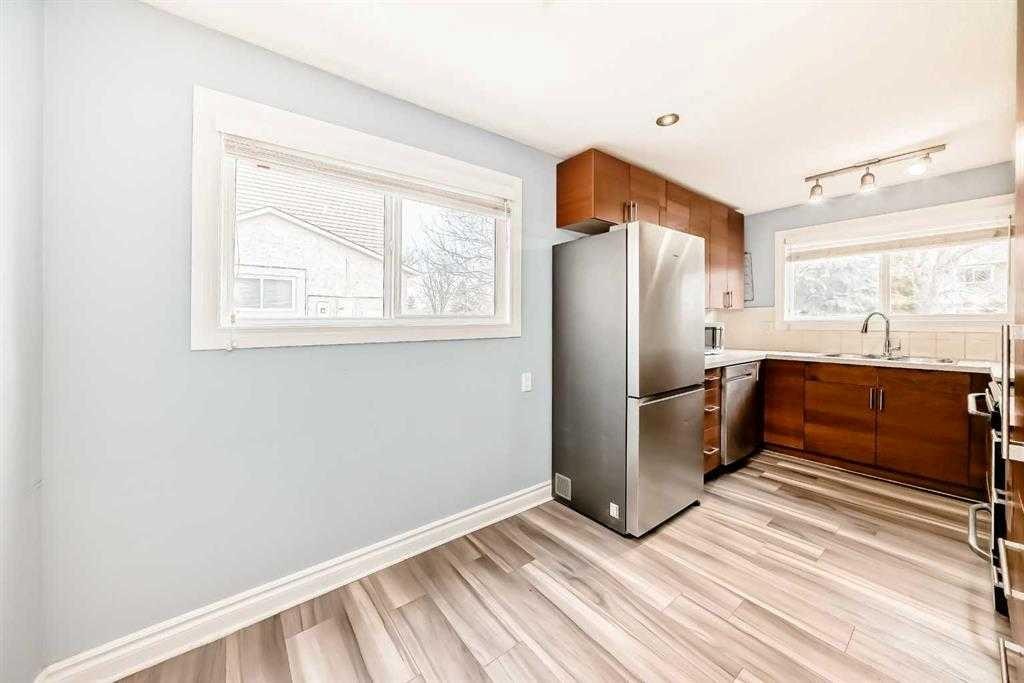 41-5520 1 Avenue, Calgary, AB - Indoor Photo Showing Kitchen