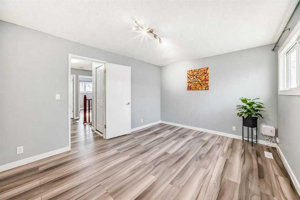 41-5520 1 Avenue, Calgary, AB - Indoor Photo Showing Other Room