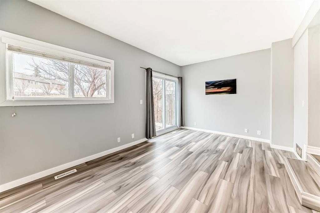 41-5520 1 Avenue, Calgary, AB - Indoor Photo Showing Other Room