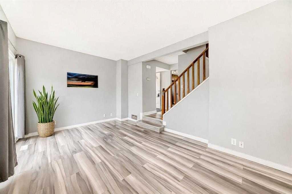 41-5520 1 Avenue, Calgary, AB - Indoor Photo Showing Other Room
