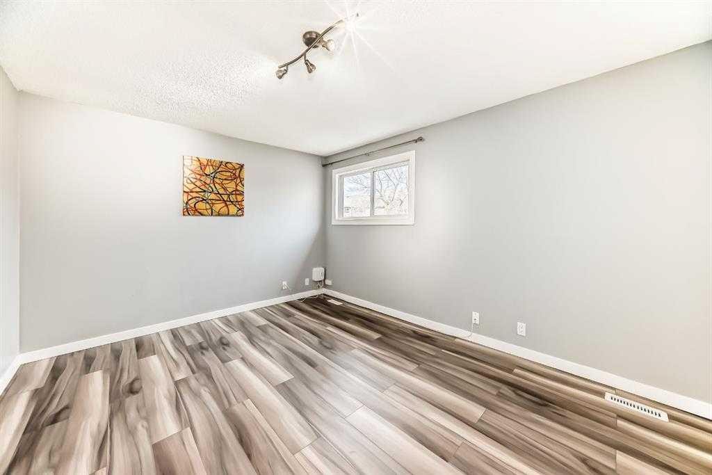 41-5520 1 Avenue, Calgary, AB - Indoor Photo Showing Other Room