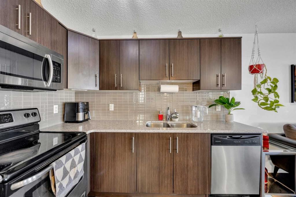 10614 Cityscape Drive Ne, Calgary, AB - Indoor Photo Showing Kitchen With Double Sink