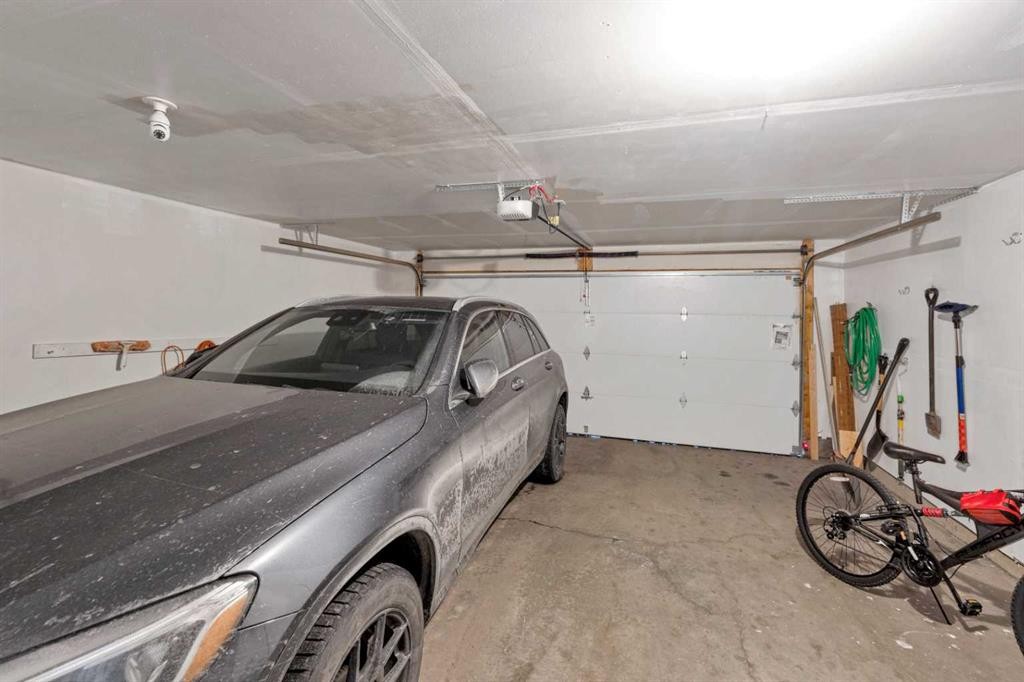 10614 Cityscape Drive Ne, Calgary, AB - Indoor Photo Showing Garage