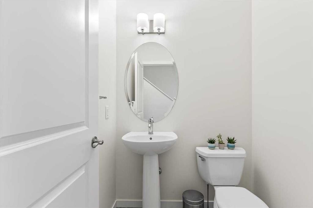 1303 New Brighton Park Se, Calgary, AB - Indoor Photo Showing Bathroom